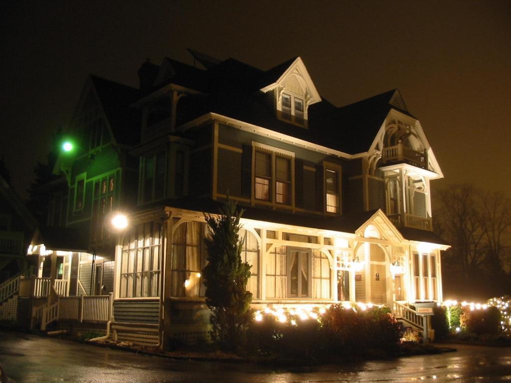Victoria's Historic Inn Wolfville Exterior foto