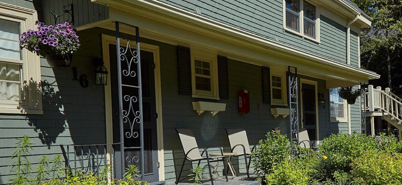 Victoria's Historic Inn Wolfville Exterior foto